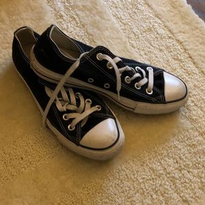 GUC Converse Sneakers! Size 7!